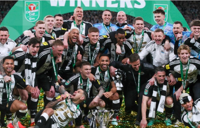 뉴캐슬의 저번 시즌 카라바오컵 우승 사진
