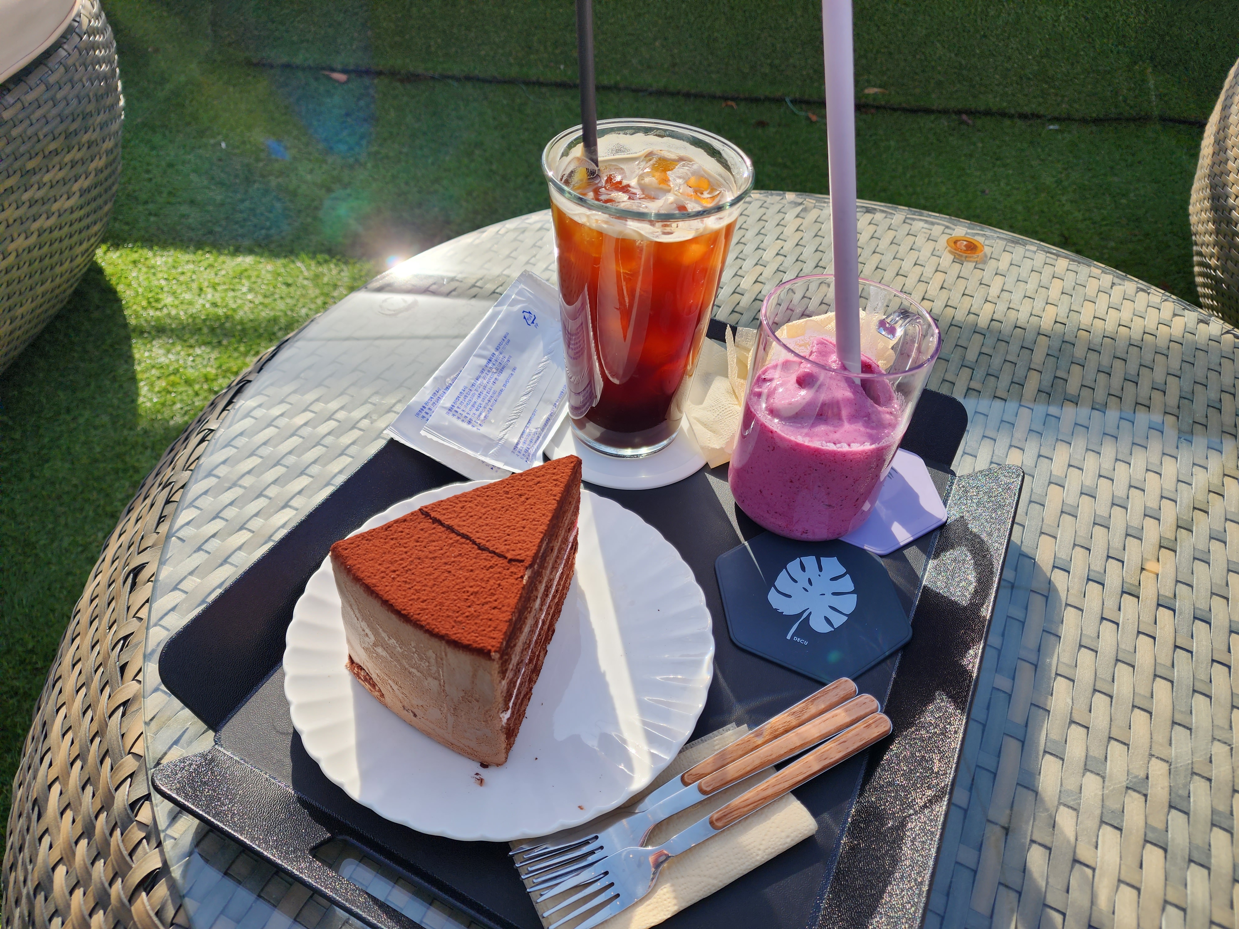 아메리카노, 블루베리 스무디, 초코 딸기 케이크