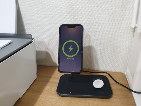 맥세이프 애니메이션 표시와 초텍 충전기