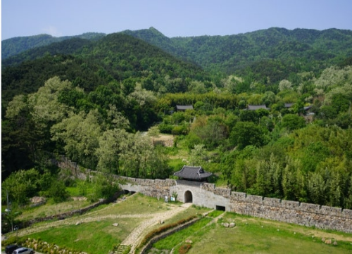 칠곡 가산산성 성문과 성벽 사진