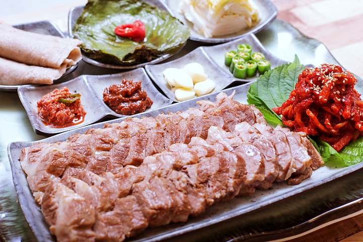 백반기행 신소율 편 흑돼지보쌈 비빔막국수 수육 코다리막국수 고기국수 원주 맛집 소개