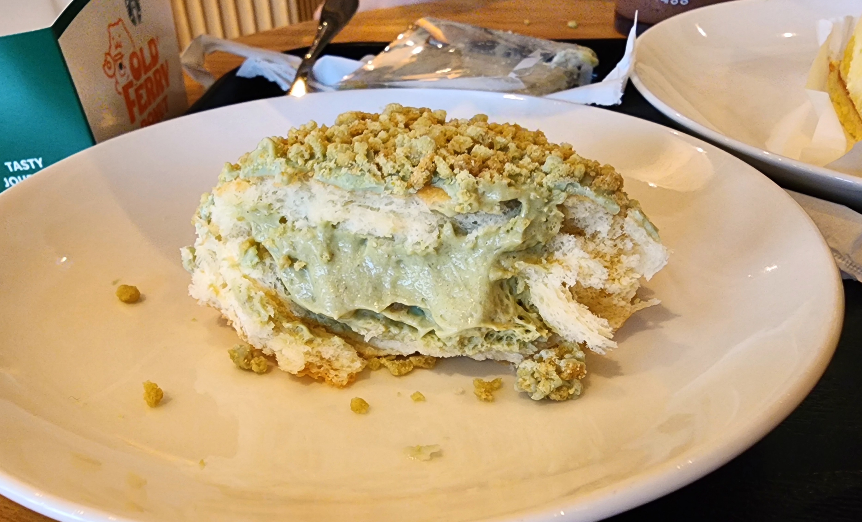 스타벅스_OFD피스타치오크림도넛