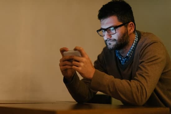 블루라이트: 장점, 단점, 그리고 건강을 지키는 방법