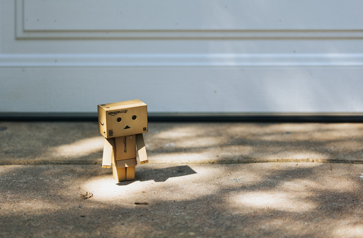 아마존 상자로 만든 로봇