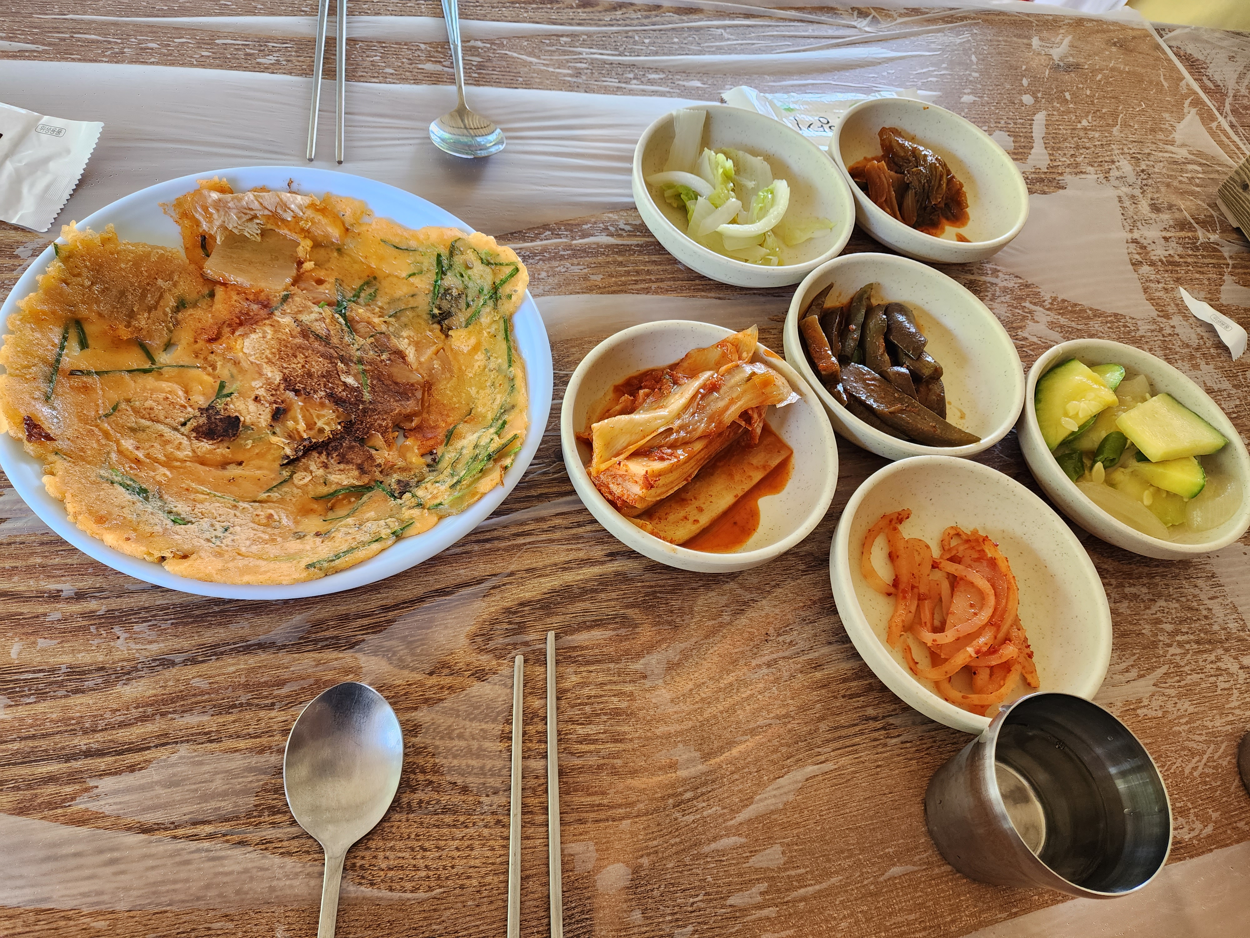 김치전과 여러가지 밑반찬