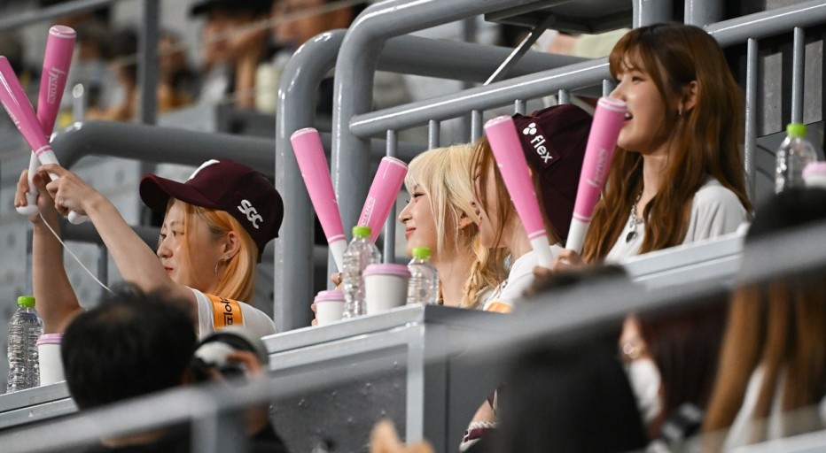 아이칠린 KBO 경기 관람중 파울볼 맞고 혼절