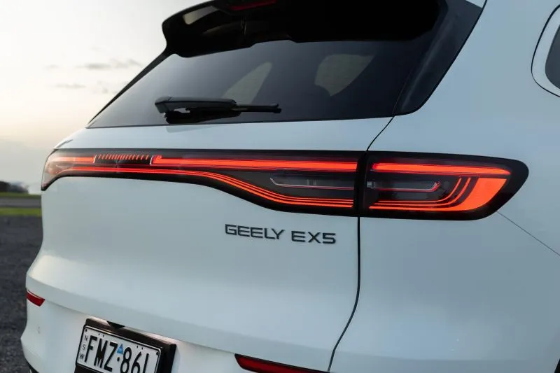 지리 EX5 이미지