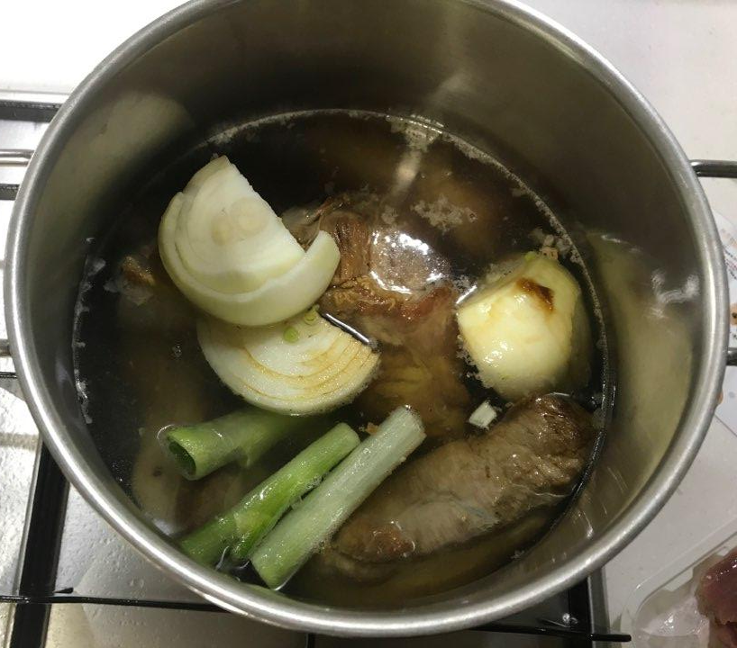 양념장-채소-넣고-삼겹살-중불에-끓이기