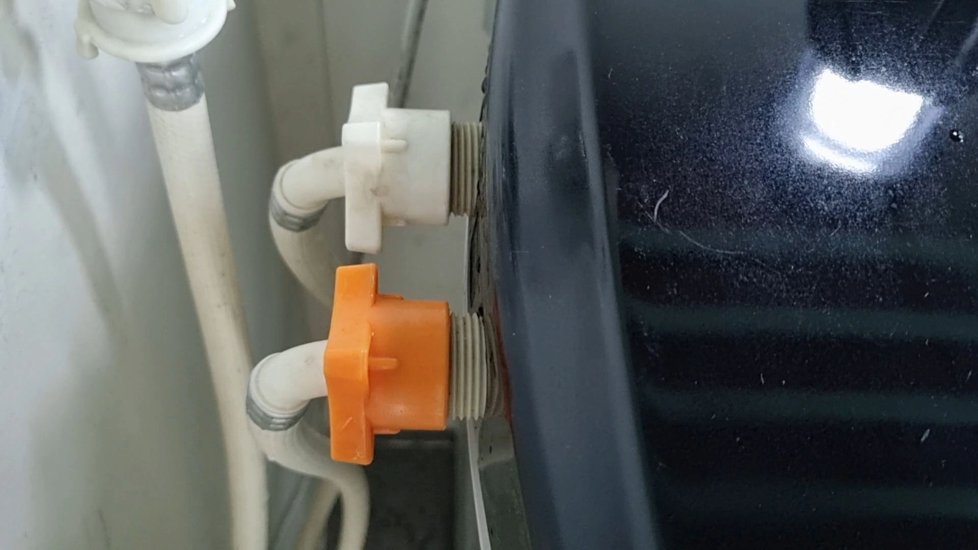 세탁기 온수 냉수 호스 연결 모습