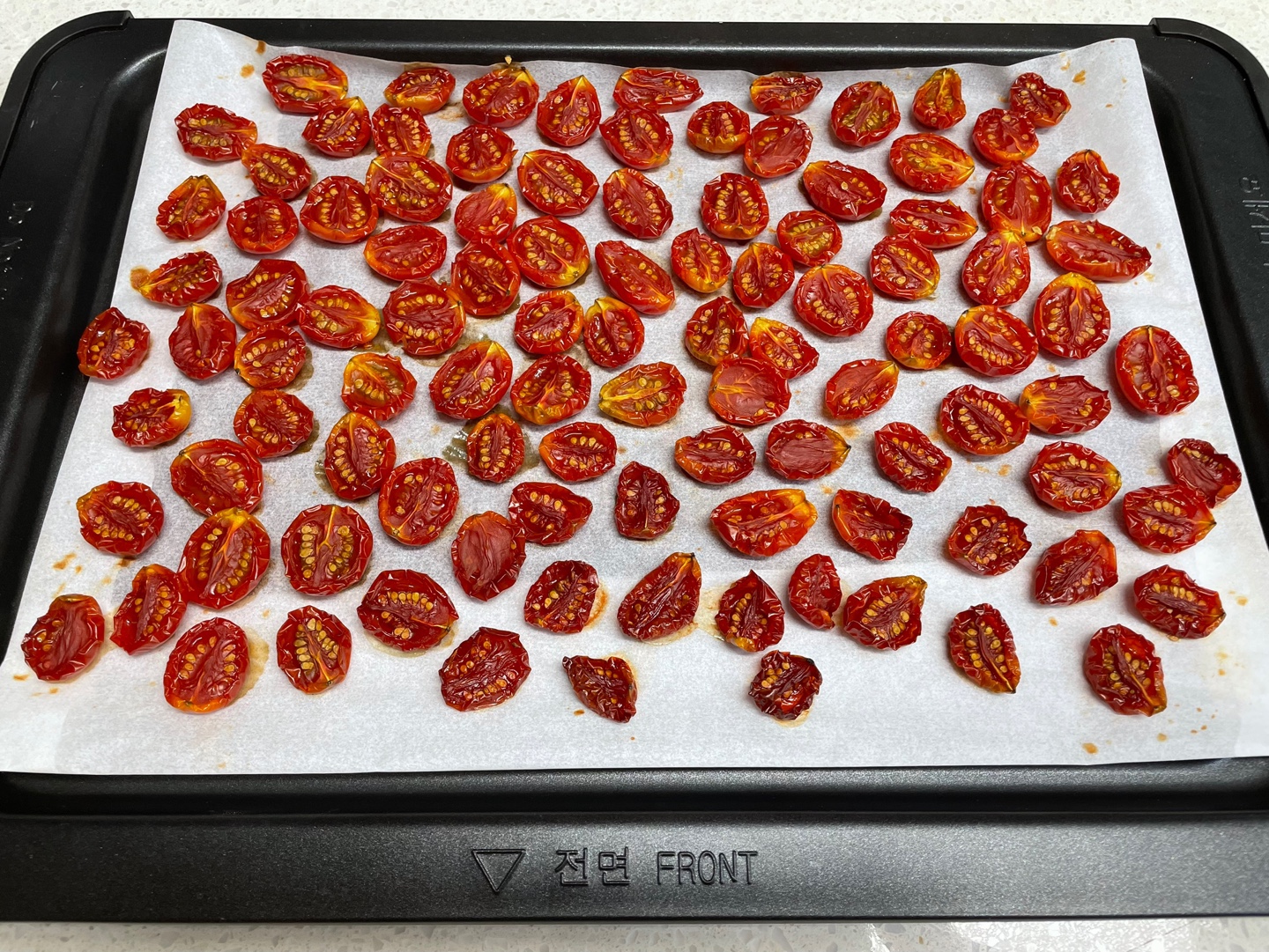 썬드라이 토마토 - 오븐에 4번째 굽는 중