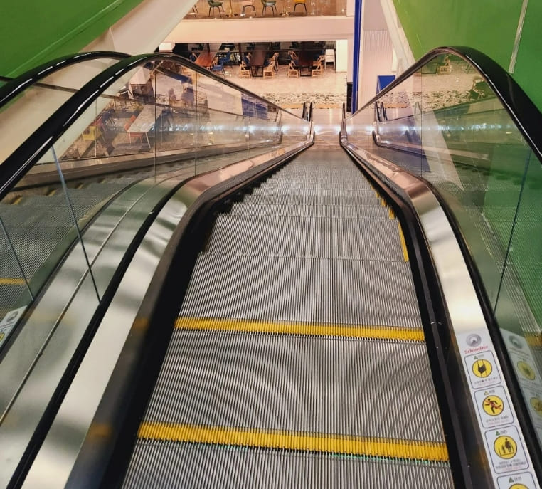 마치 5성급 호텔 방불케 하는 전국 아니 세계 최대의 카페