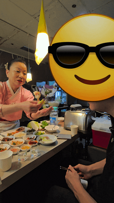 문어 숙회를 배추찜에 싸서 입에 넣어주시는 이모카세님