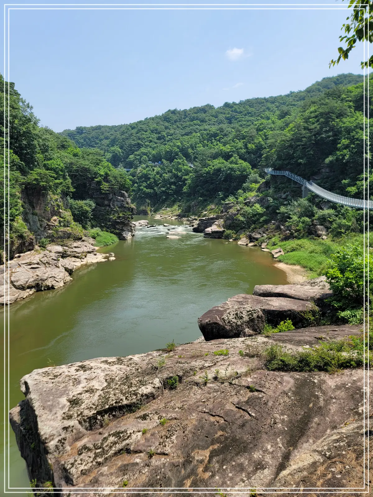 한탄강-주상절리길-샘소쉽터-지나-잔도길-위-전경