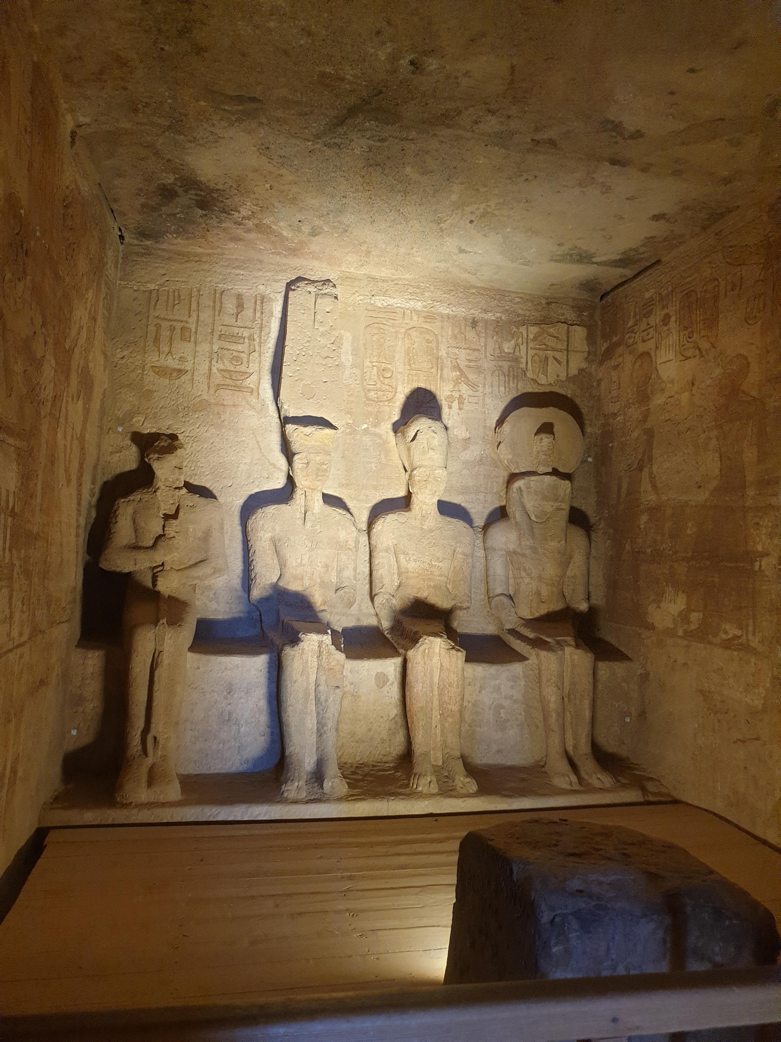 아부심벨 대신전 내에 람세스2세 상이 모셔진 석실