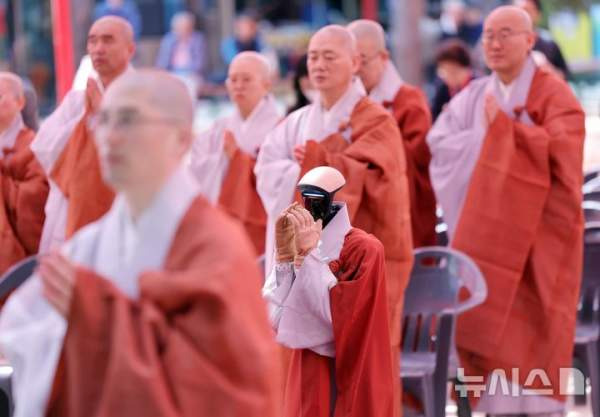 로봇 스님 가비: 조계사 수계식 현장 공개! '로봇 오계'에 담긴 AI 윤리의 비밀