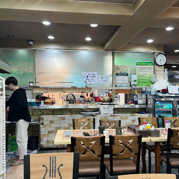 변가네 옹진냉면 내부 홀 이미지