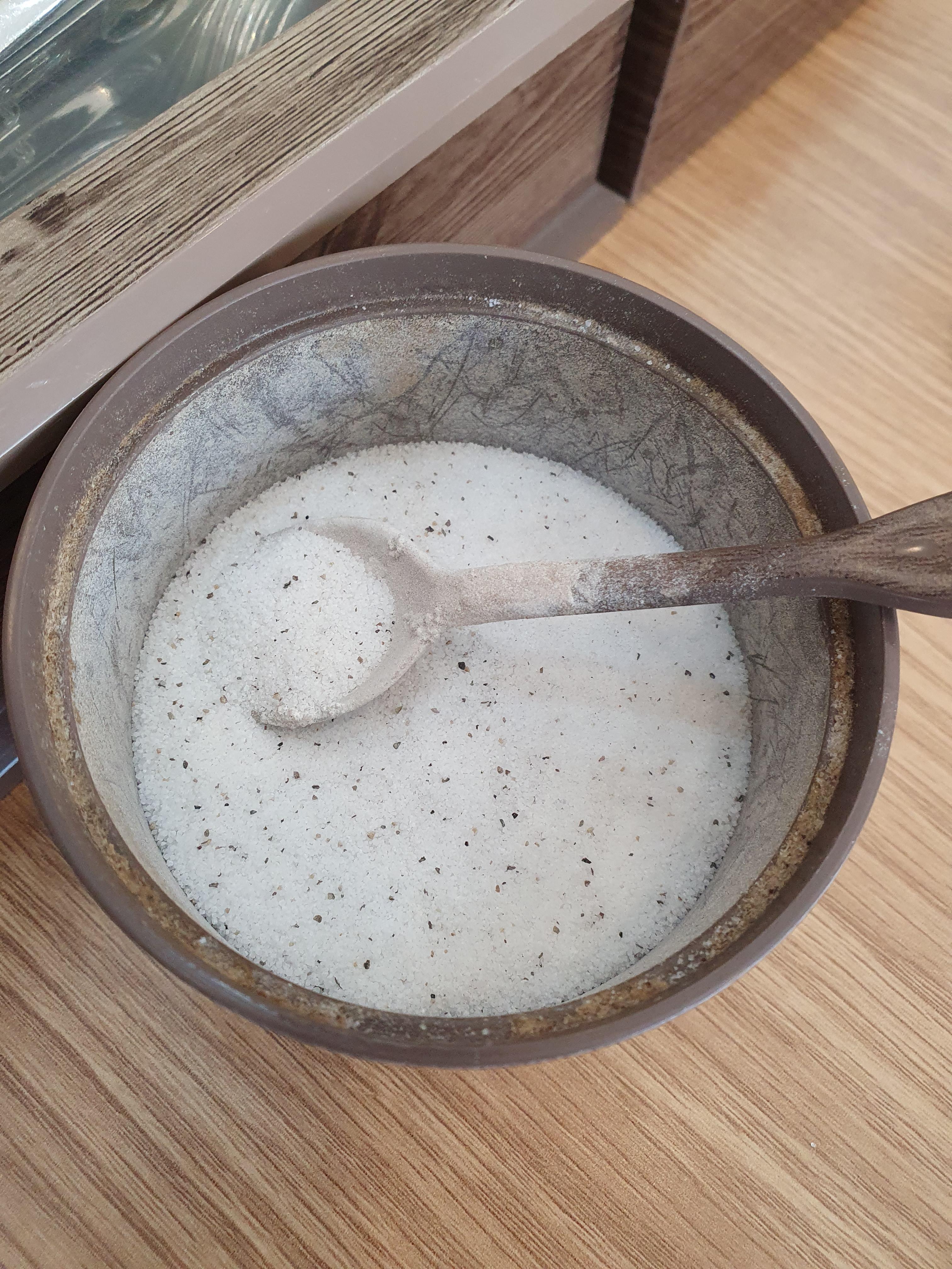 원내동 계룡삼계탕 테이블 소금