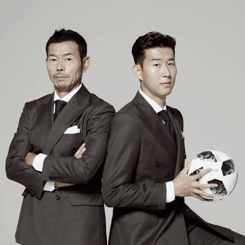 손흥민 선수와 그의 아버지 손웅정 선수의 사진