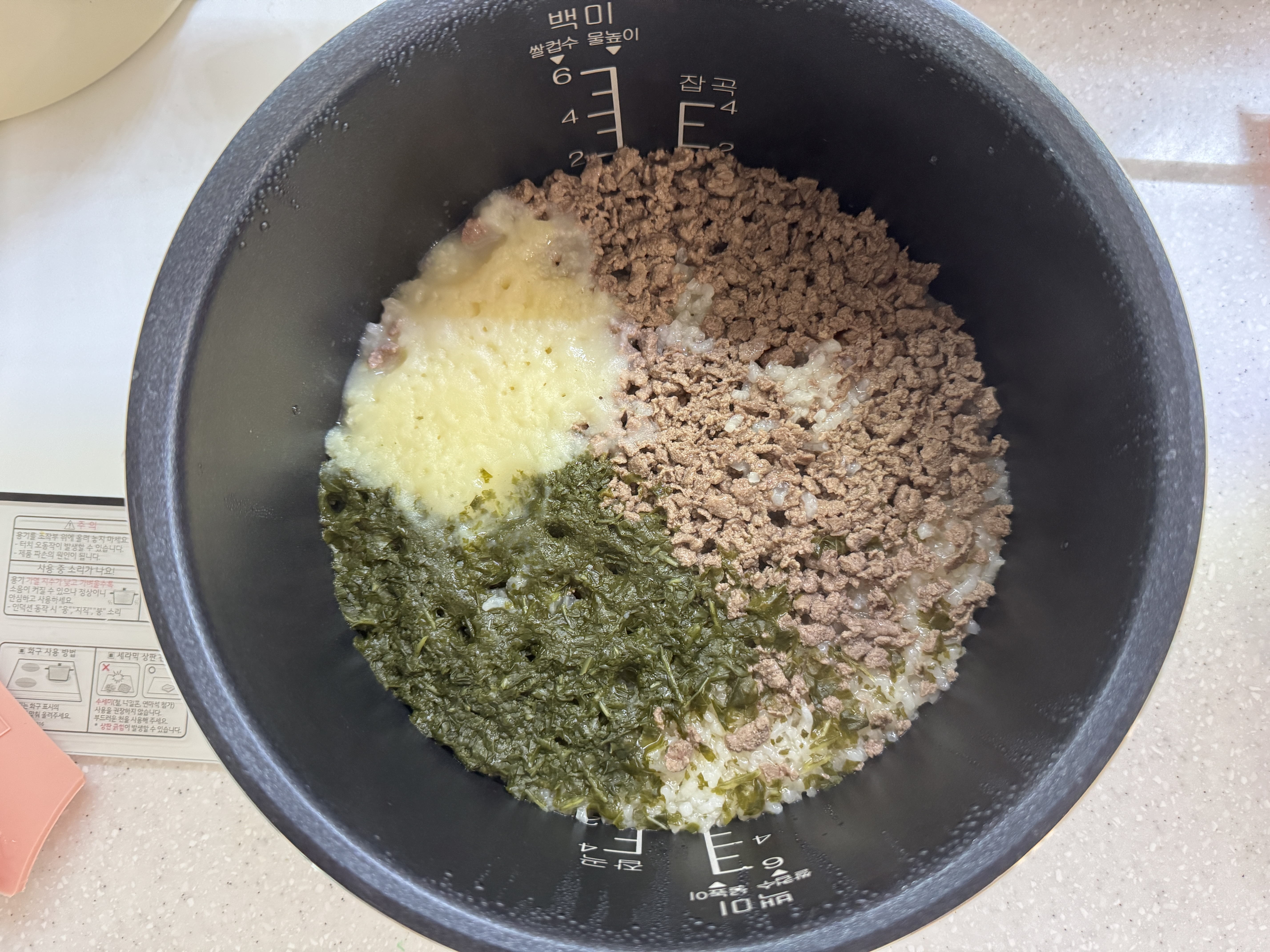 소고기감자아욱 죽이 완성 된 사진