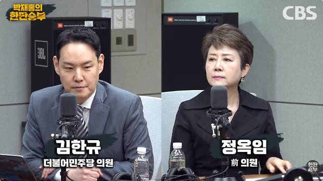 내려가는 검찰 깃발