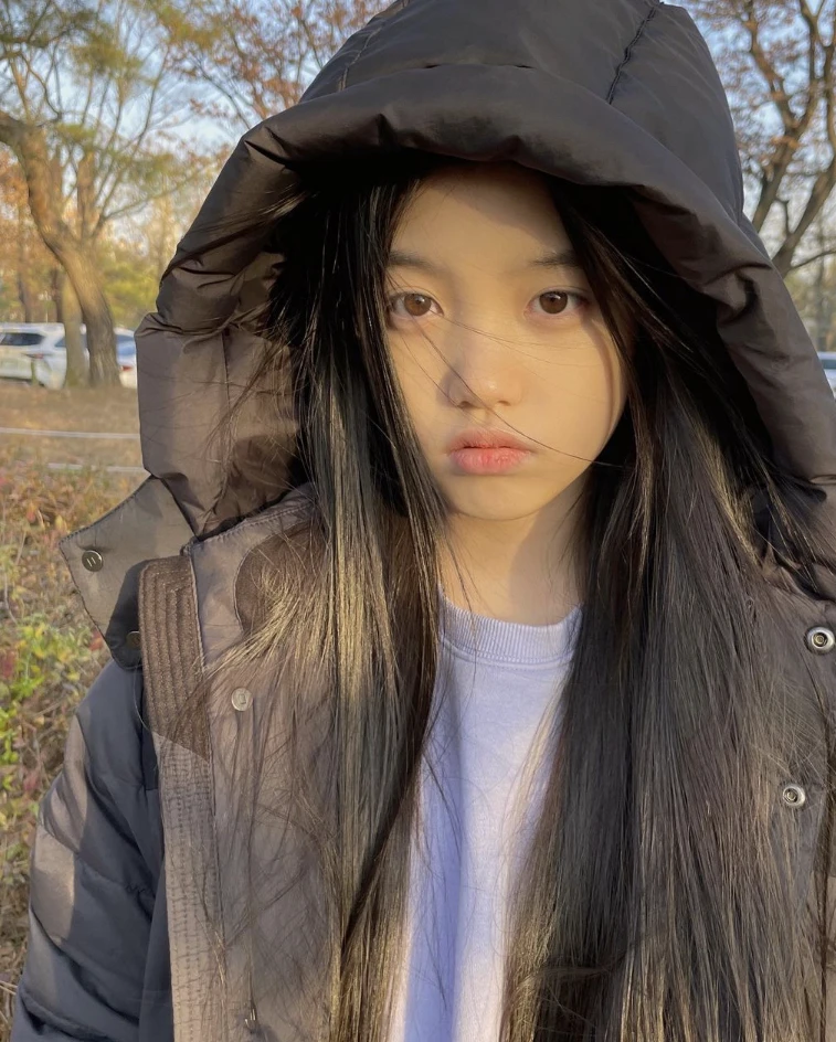 이설아-긴머리