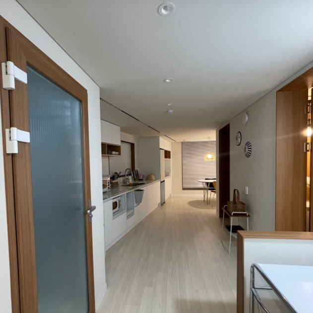 현관에서-바라본-내뷰