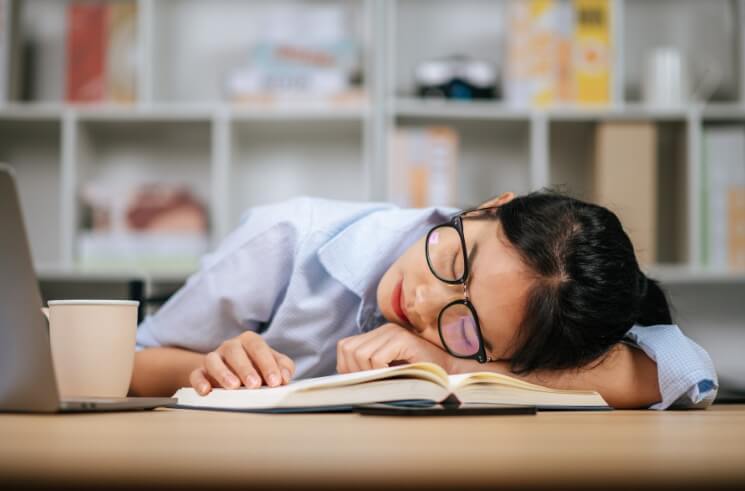식사 후 졸린 사람, 식단 조정이 필요합니다