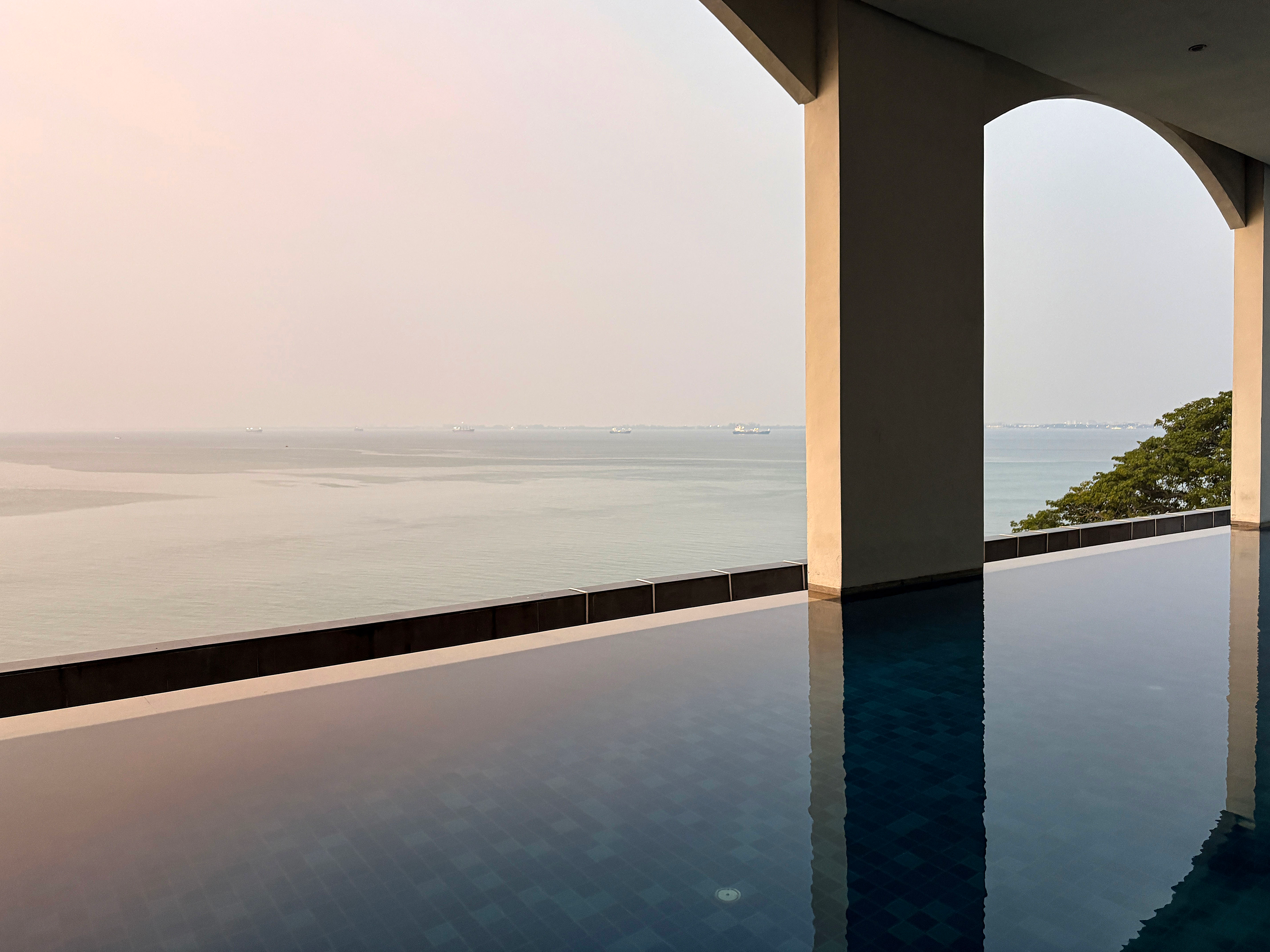 인피니티 풀(Infinity Pool)