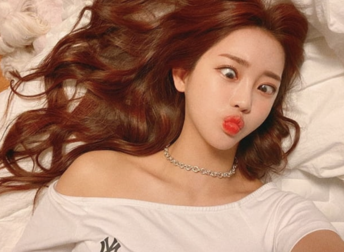 홍지윤 인스타 셀카