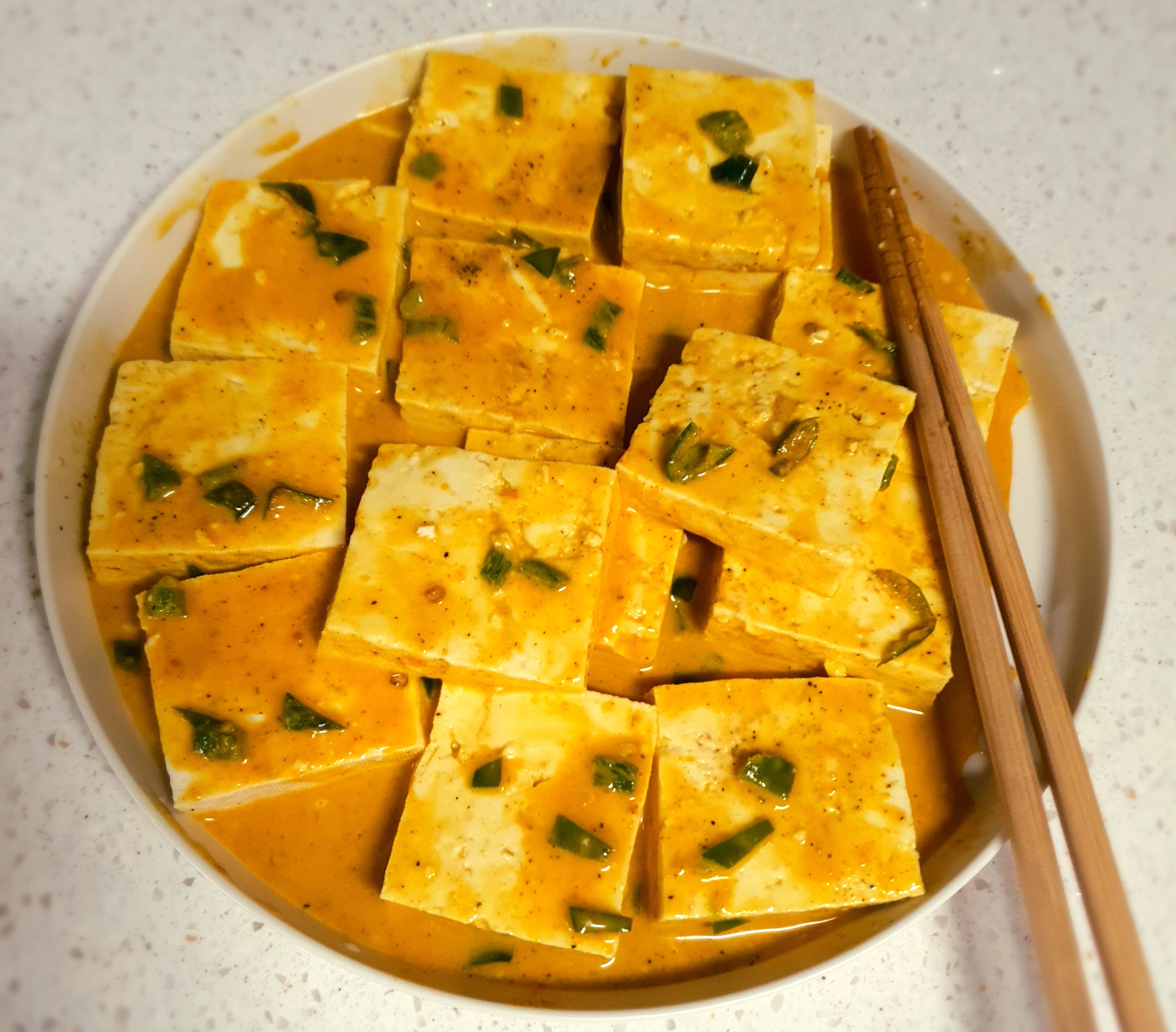 계란-물을-두부에-골고루-잘-묻혀서-준비해요.