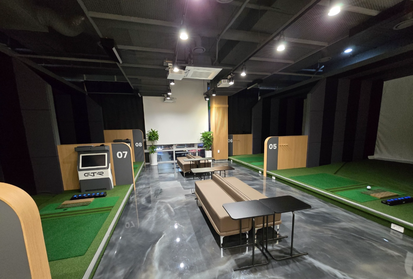 성장나무파크골프 실내모습