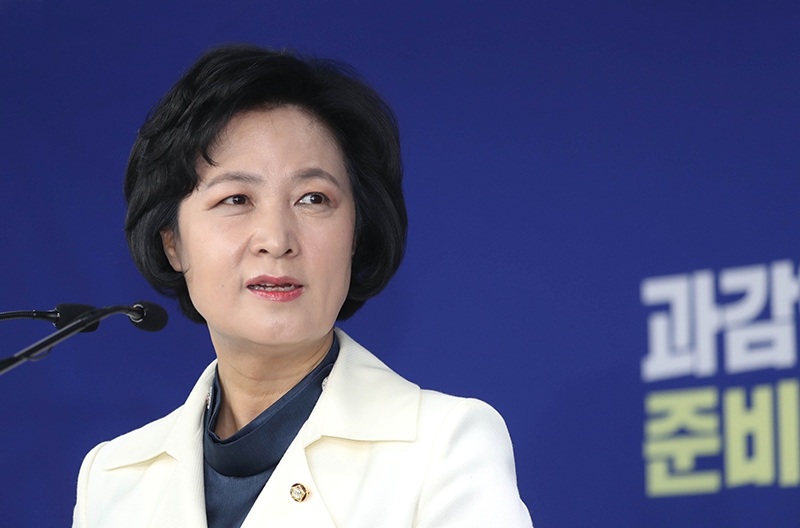 추미애 관련주