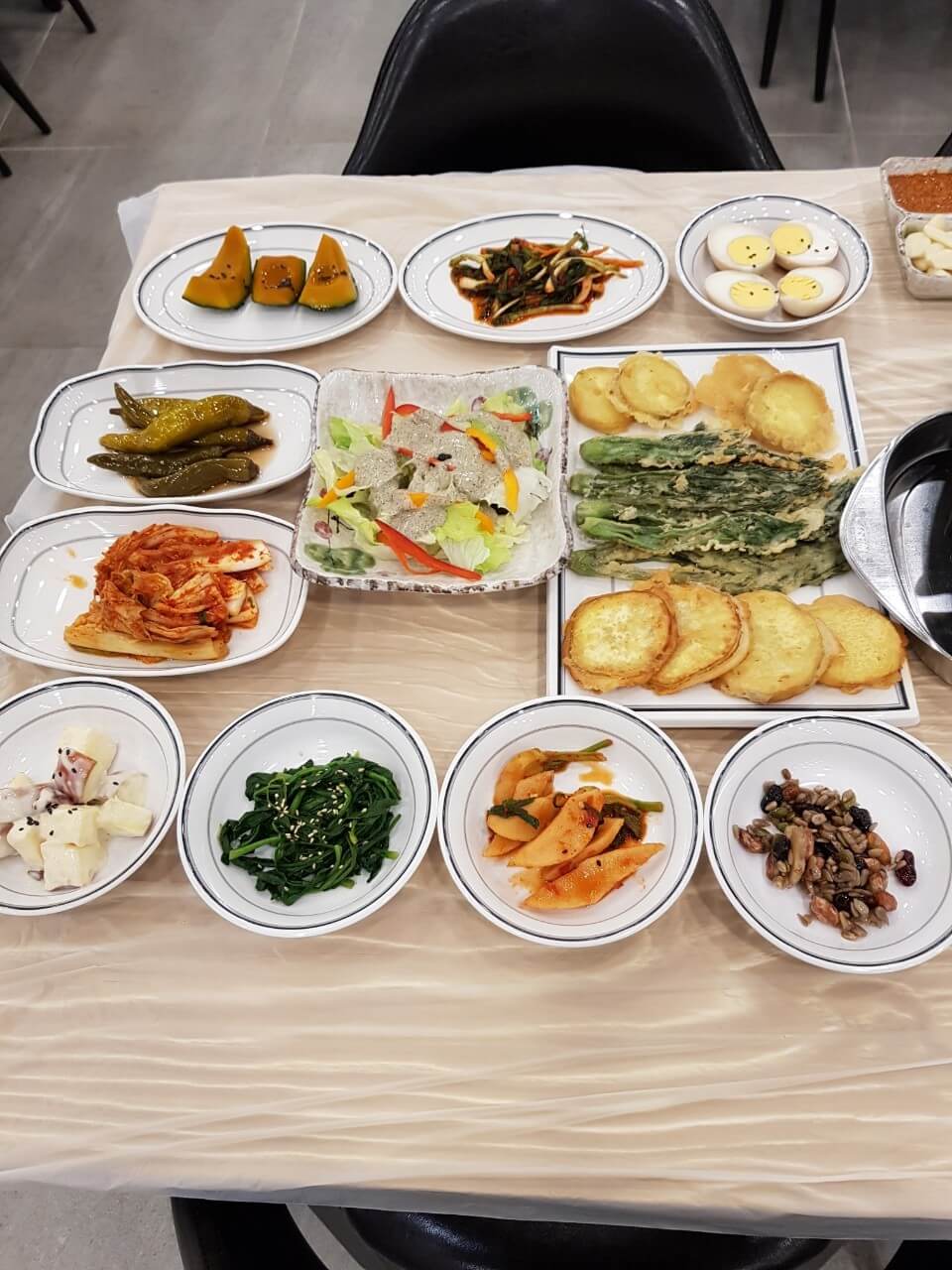 6시내고향 문경맛집 황토성 약돌돼지 족살째개와 능이버섯전골 맛집