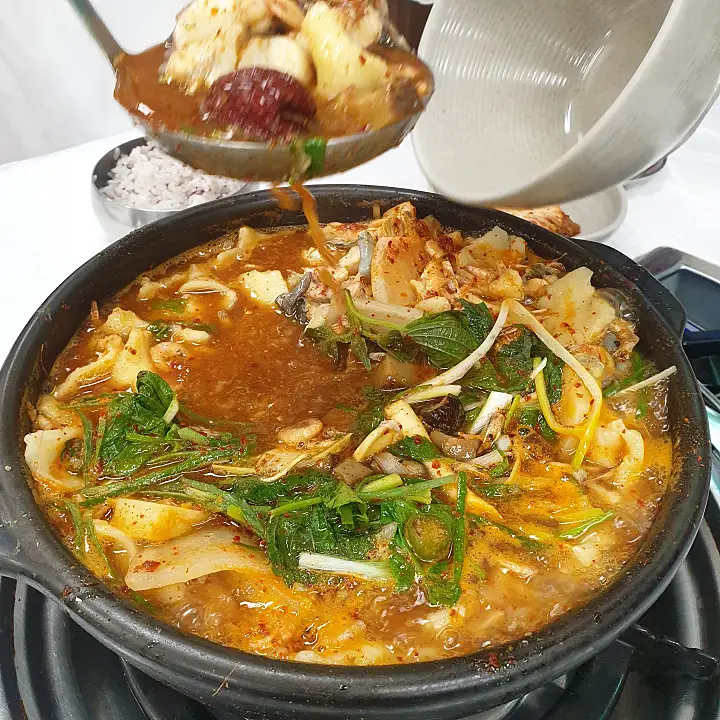 식객 허영만 백반기행 177회 윤소이 편 새우탕 메기 매운탕 메기탕 합천 맛집 소개
