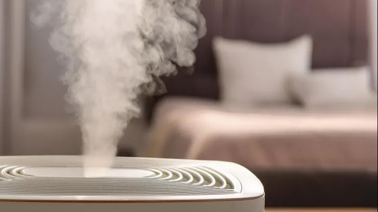 실내 습도 조절 (가습기 & 젖은 수건 활용)