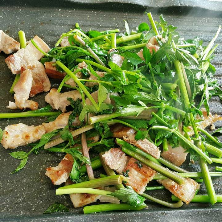 청도 맛집 추천 생방송투데이 입 안 가득 즐기는 봄의 맛 미나리 삼겹살 해물전 오늘방송 자족식당