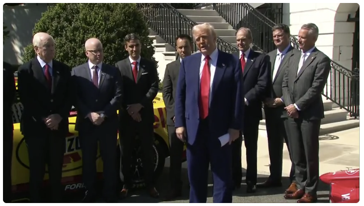 90일간 관세 유예 발표하는 트럼프