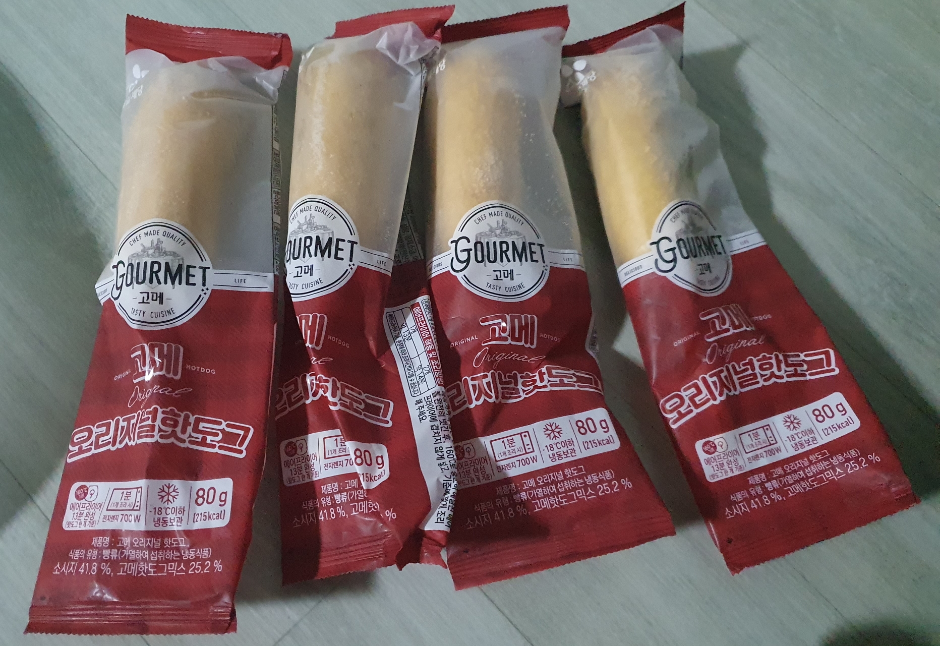 cj 고메 오리지널 핫도그 개별포장이 되어 있어서, 뜯어서 보관해도 편함.