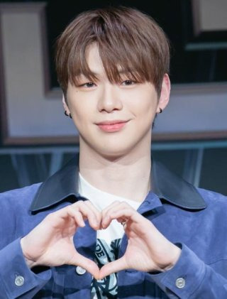 강다니엘 데뷔