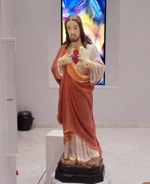 용인 신봉동성당 안에 있는 예수성심상입니다.