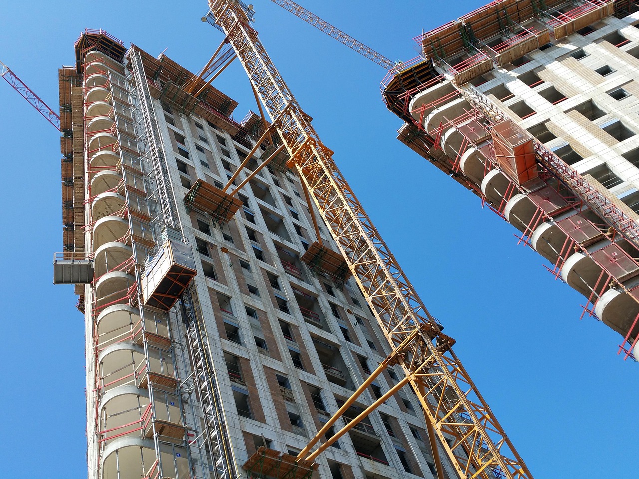 건물 짓는 공사현장 사진