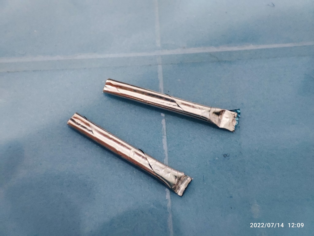 내부 둥근 원통형 호일입니다. 케이블을 감싸고 있었습니다.