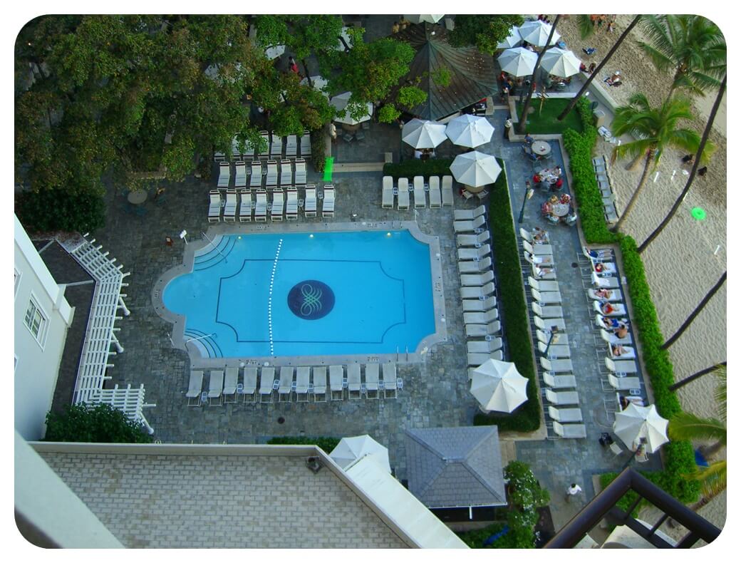 모아나-서프라이더-수영장-위에서-내려다본-풍경-사진