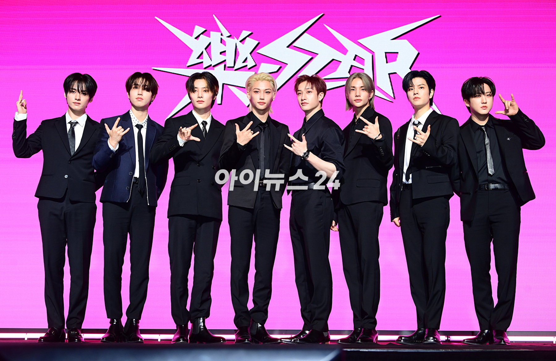 그룹 스트레이키즈가 10일 오전 서울 영등포구 콘래드 서울에서 열린 스트레이키즈(Stray Kids) 새 미니앨범 '樂-STAR'(락스타) 발매 기념 기자간담회에서 포즈를 취하고 있다. [사진=정소희 기자]