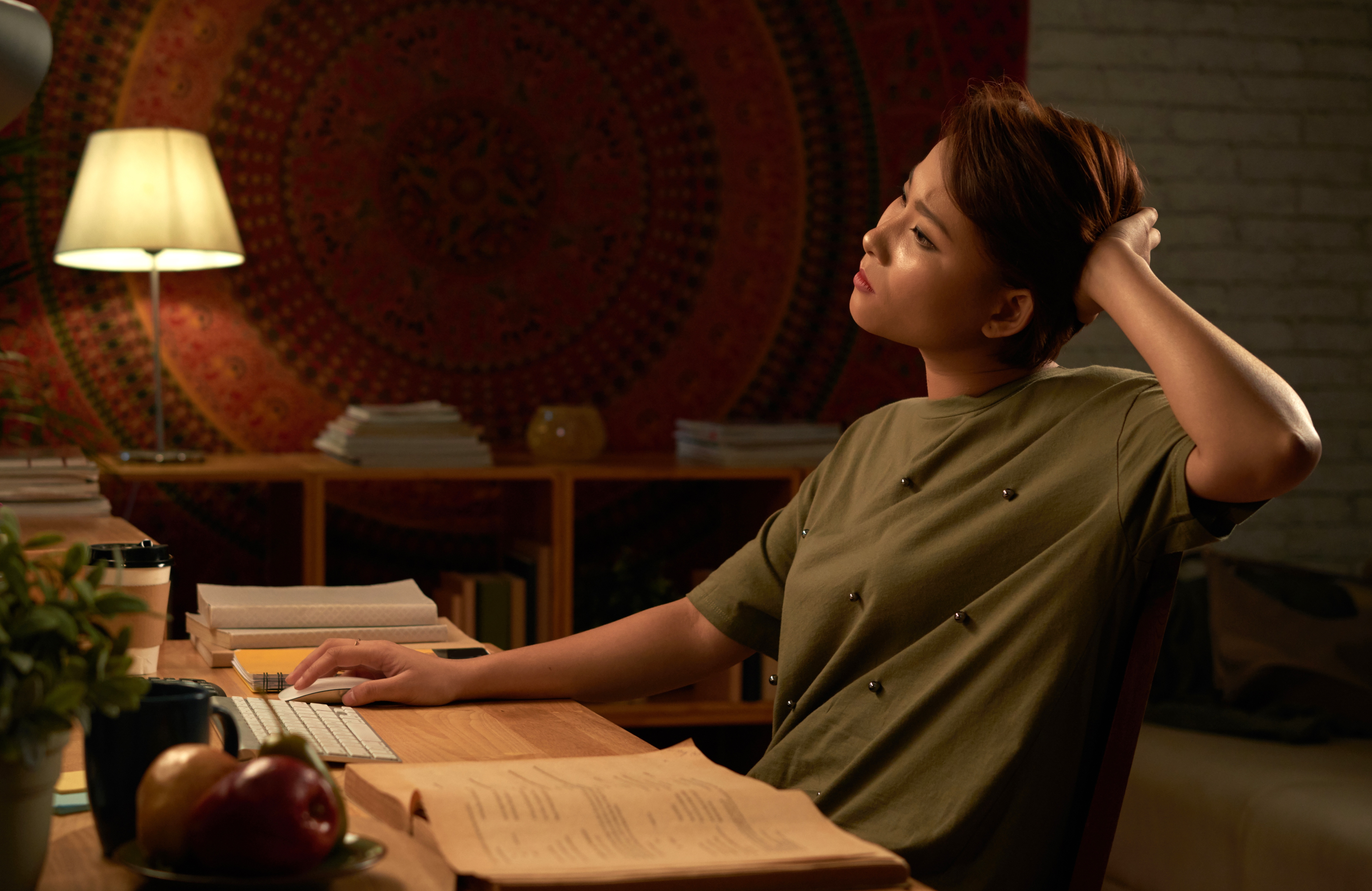 홈오피스 &ndash; 워라밸을 위한 책상, 의자, 조명 구성