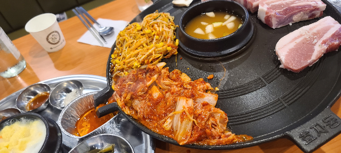 효자동솥뚜껑 성남금광점 듀록흑돼지 달걀찜 밑반찬 삼겹살 콩나물무침 묵은김치 직원교육