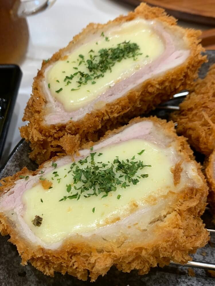 치즈 카츠 2개