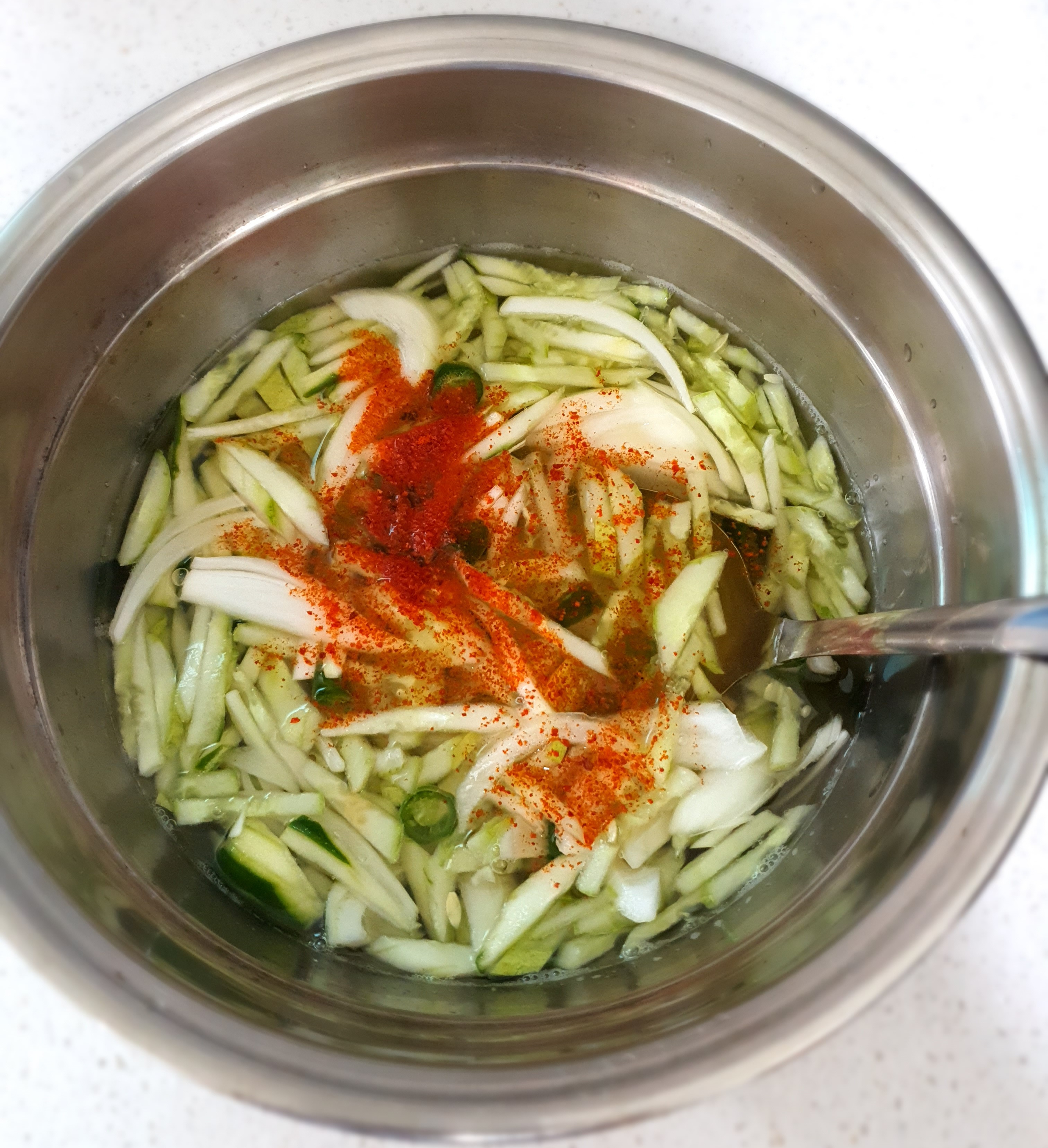 성인들은-고춧가루를-넣으면-맛있어요.