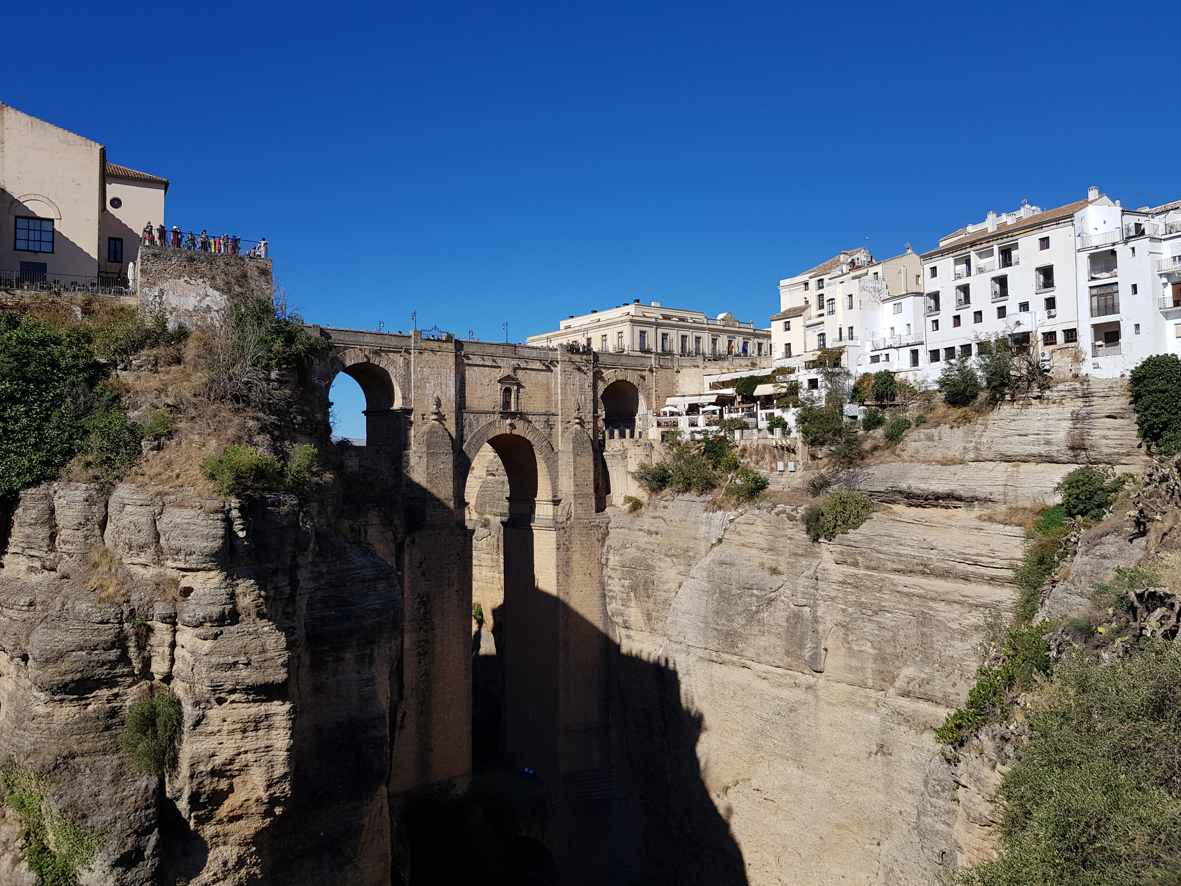 메테오라는 인간이 하늘에 가장 가까이 가기 위해 선택한 자리