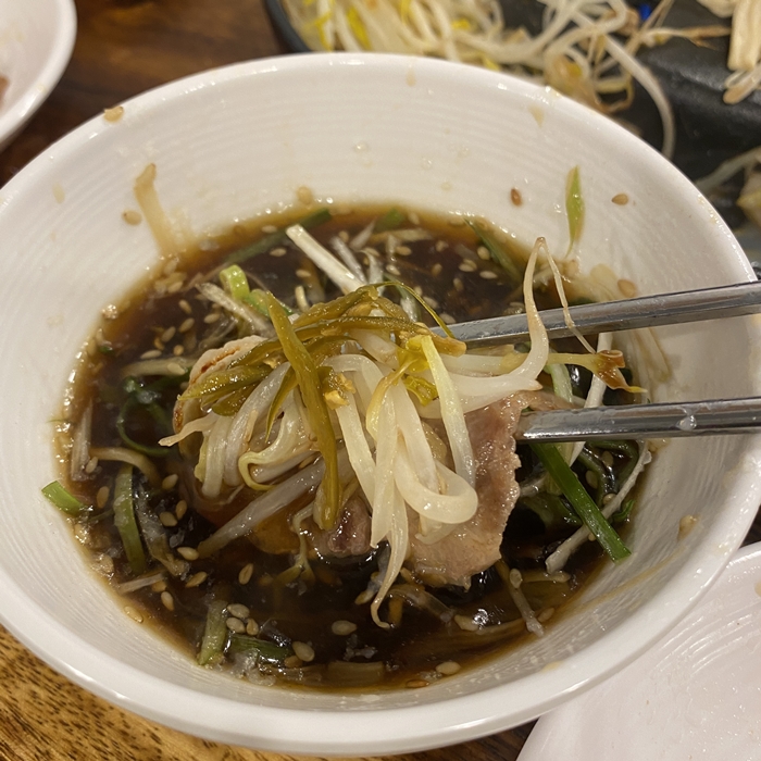 숙주와 고기 그리고 고추절임